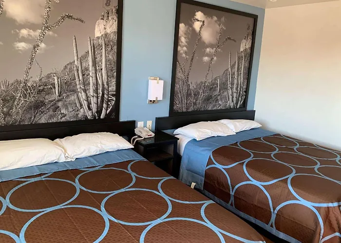 Super 8 By Wyndham West Hotel 2*