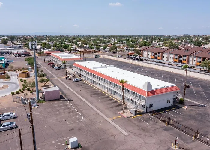 Super 8 By Wyndham West Phoenix