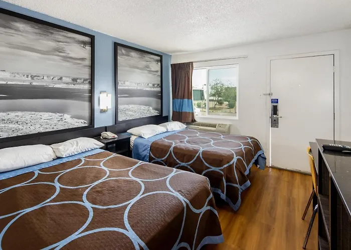 Super 8 By Wyndham West Hotel 2*