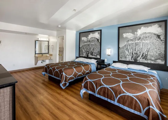 Super 8 By Wyndham West 2*