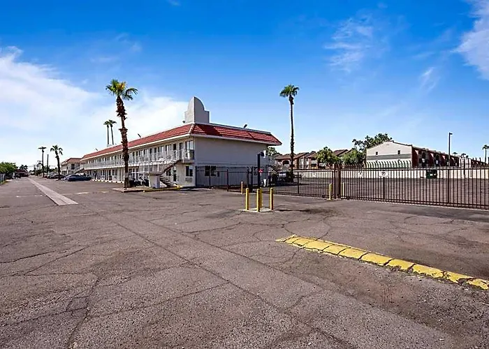 Super 8 By Wyndham West Hotel Phoenix