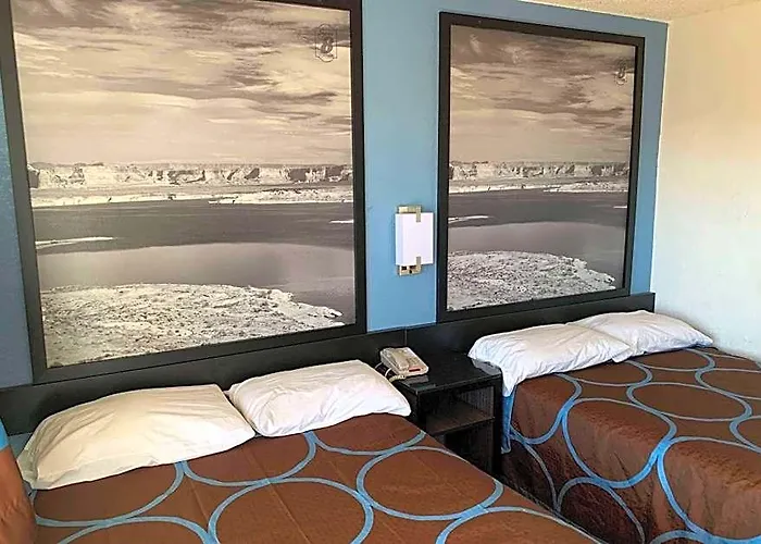 Super 8 By Wyndham West Phoenix