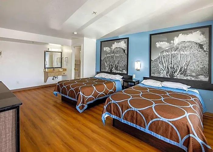 Hotel Super 8 By Wyndham West 2*